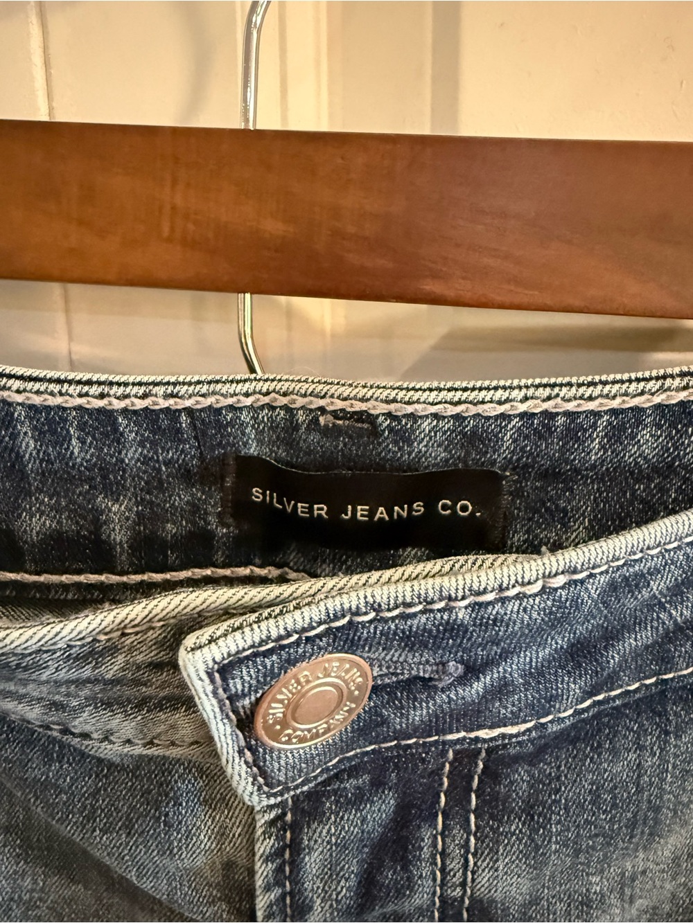 Silver Jeans Faded Blue Low-Rise Denim Shorts - Picture 3 of 4